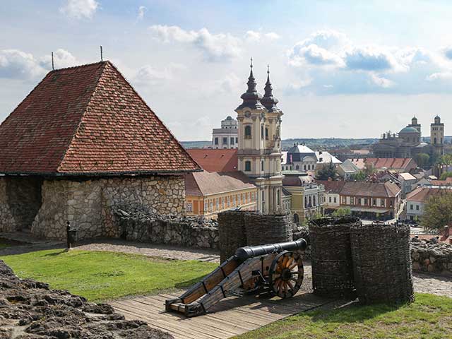 Eger - Végvári vitézek tere – Cím: 3300 Eger, Gerl Mátyás u. 3 