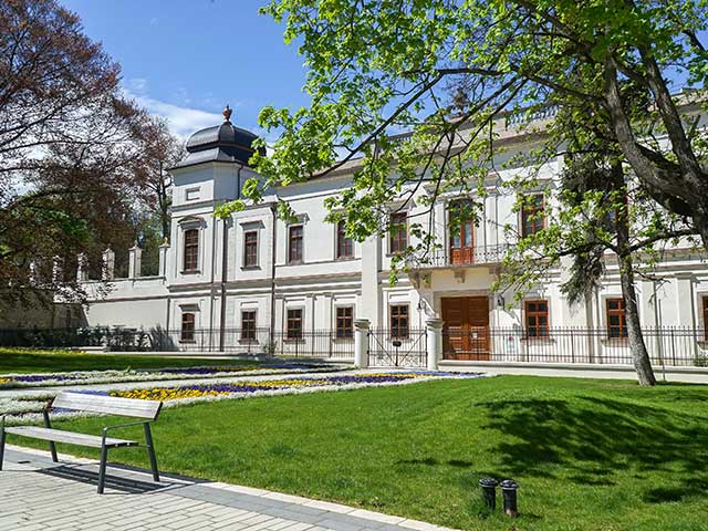  Eger - Érseki Palota - Cím: 3300 Eger, Széchenyi István u. 3 